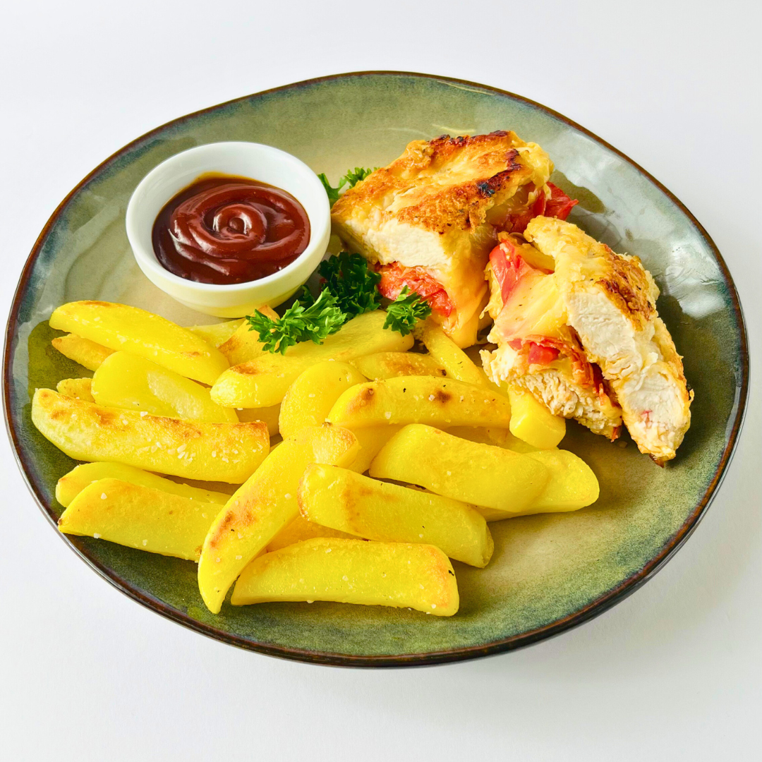 Куриный сэндвич с куленом, картофелем по-домашнему и соусом барбекю