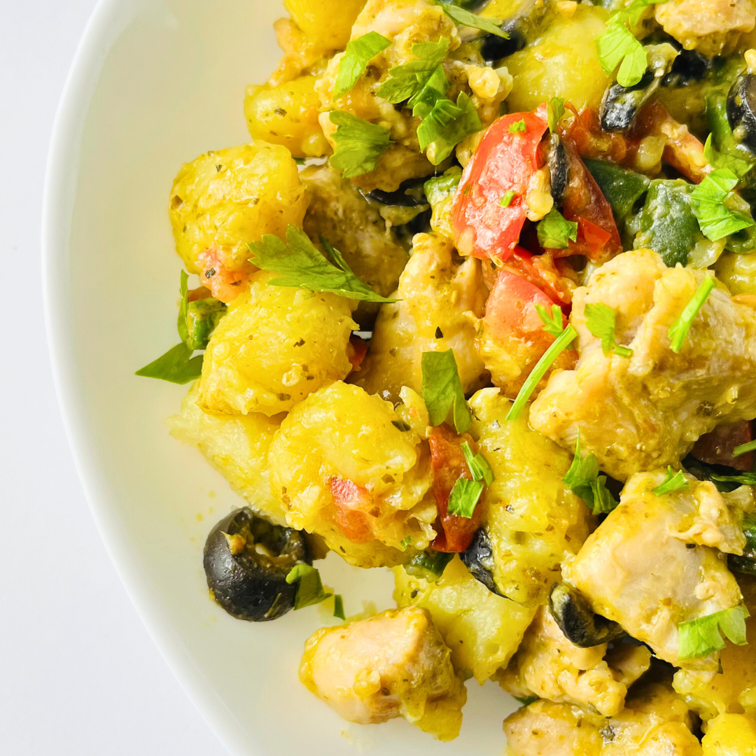 Ньокки с цыпленком, фасолью и томатно-оливковой сальсой