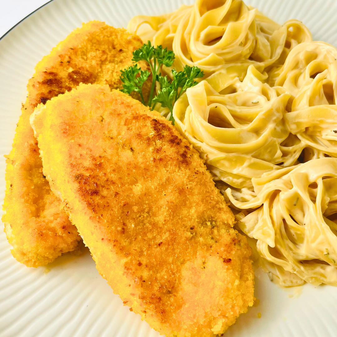 Индейка Миланезе с тальятелле в сливочно-чесночном соусе