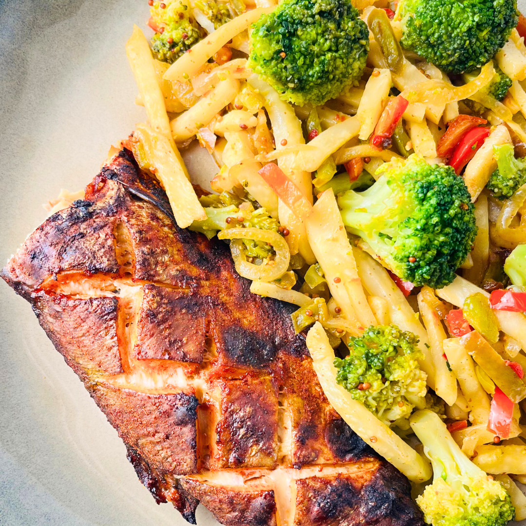 Радужная форель в медово-соевом соусе с овощным ремуладом