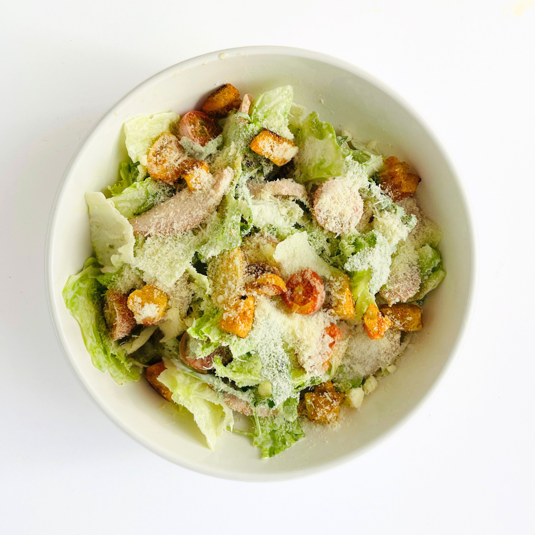 Класични Цезар са пилећим прсима