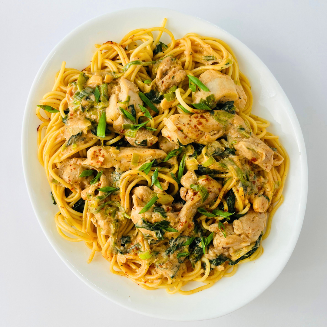 Италијанска пилетина у парадајз крем сосу са демигласом и шпагетама