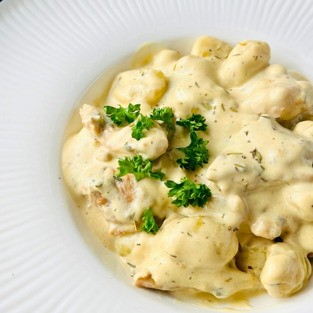 Ньокки с цыплёнком в соусе Альфредо с голубым сыром
