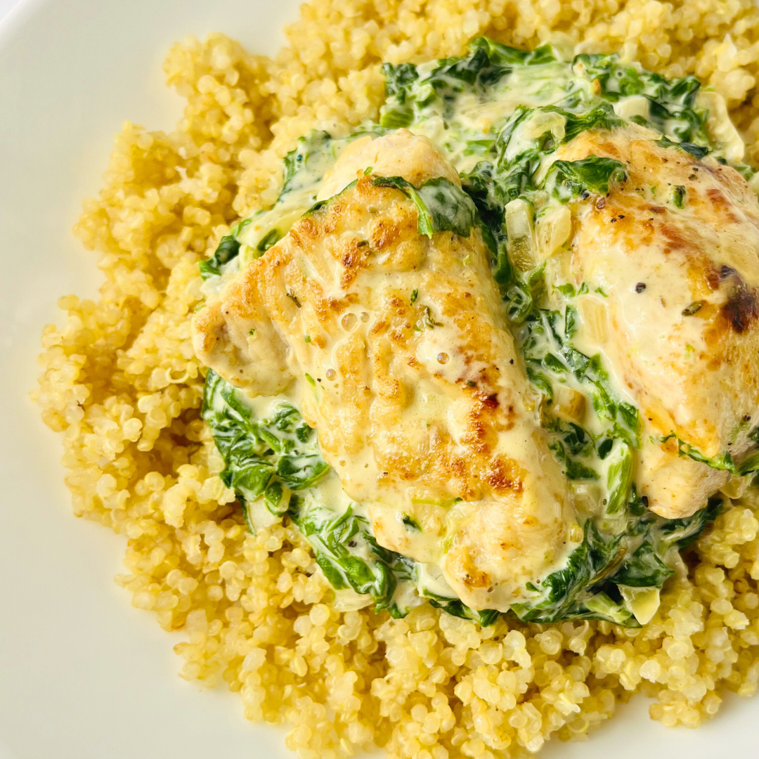 Индейка в сливочно-шпинатном соусе с киноа