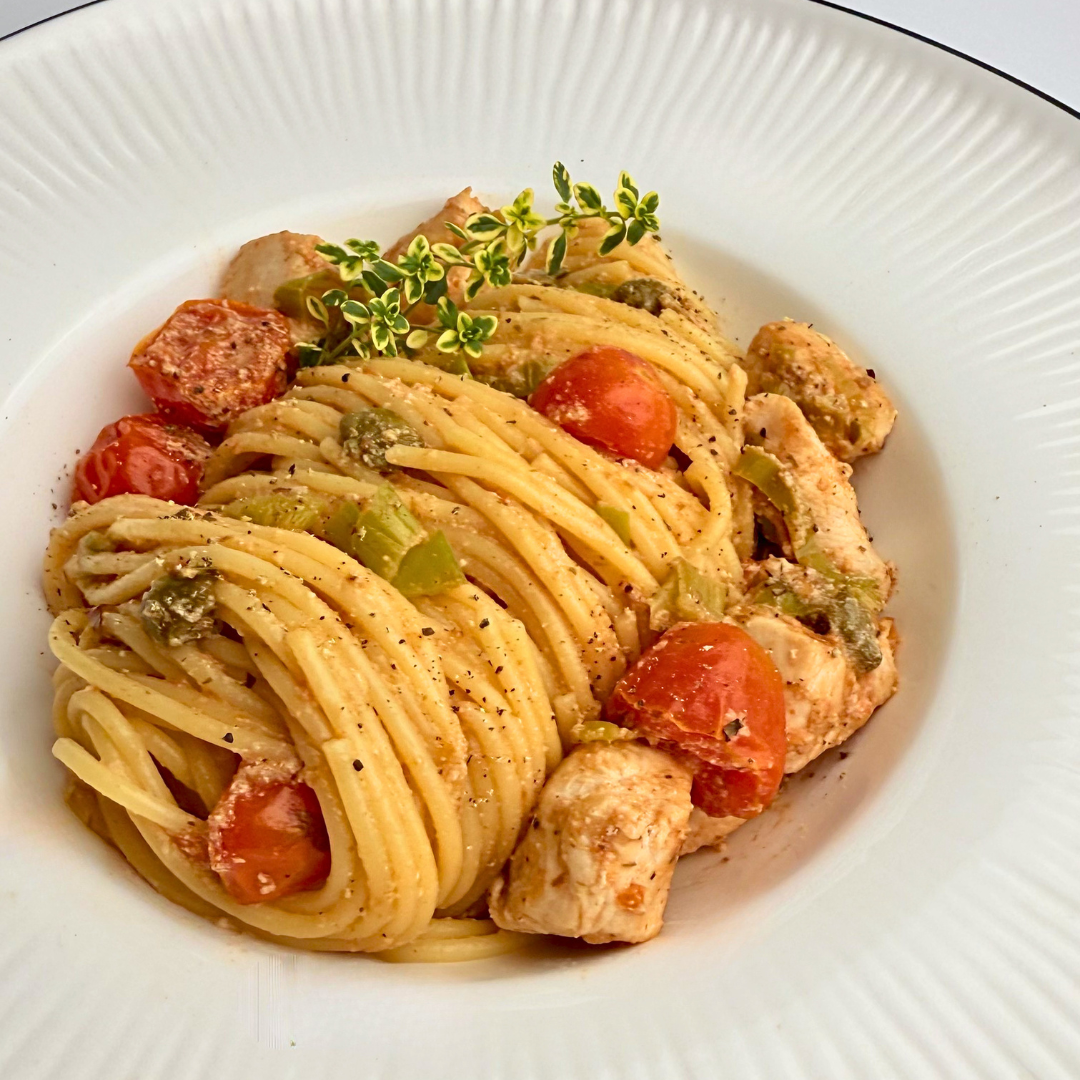 Паста с куриным филе, каперсами и с йогуртовым трюфельным песто (624 ккал, 52 г белка / порция)