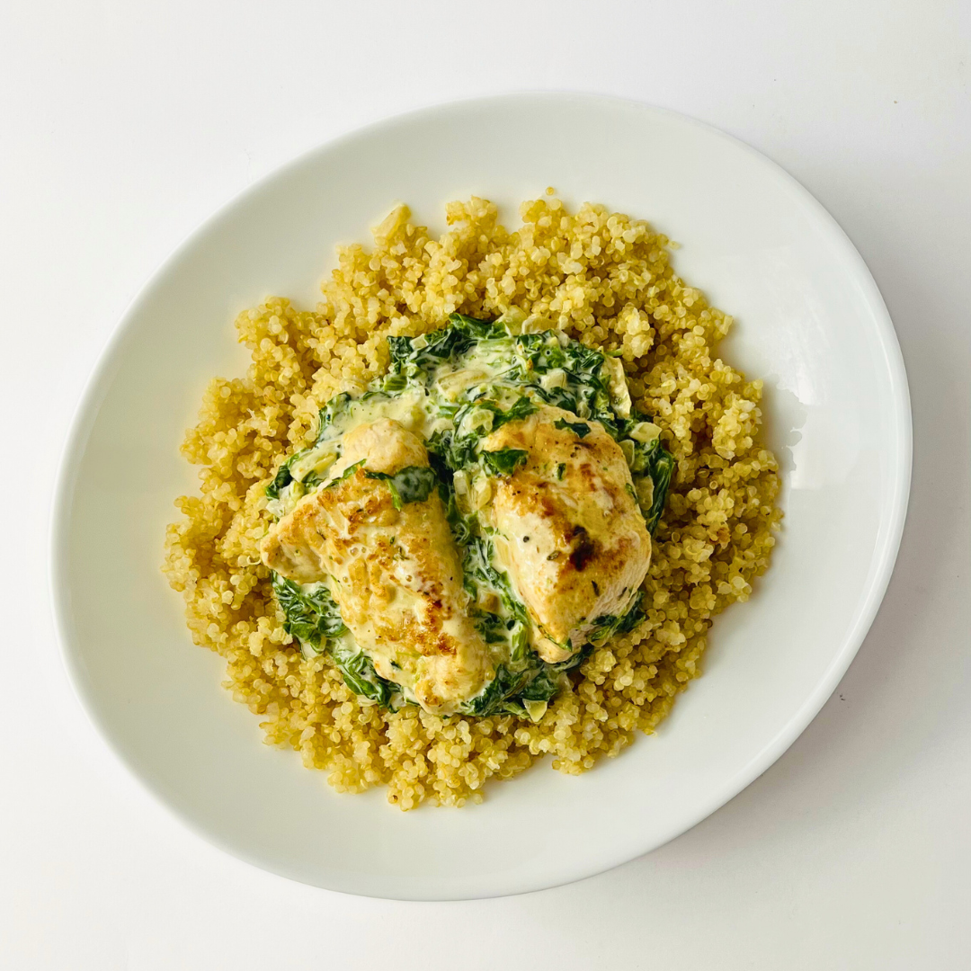 Индейка в сливочно-шпинатном соусе с киноа