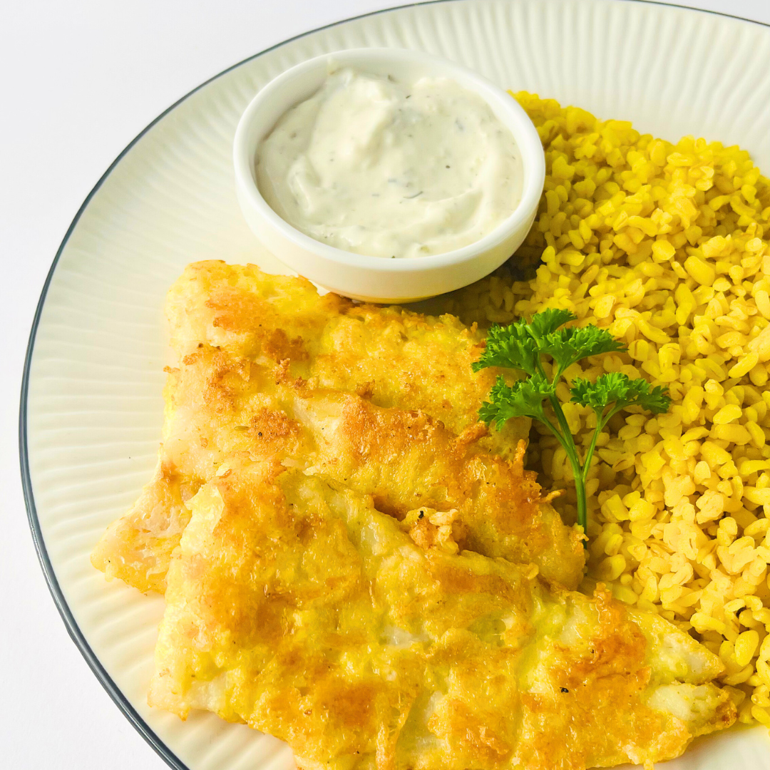 Хек в сырном кляре с ароматным булгуром и соусом тартар