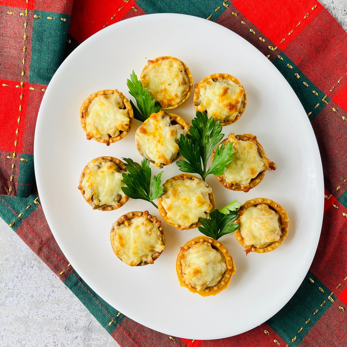 Тарталетки с курочкой и грибным жульеном (15 шт)