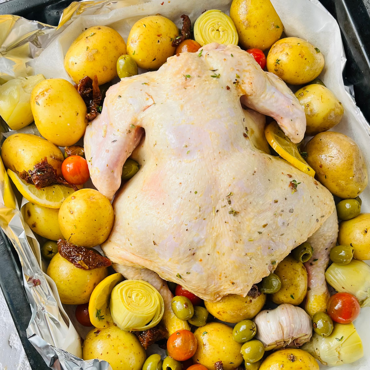 Курица по-неаполитански с артишоками, вялеными томатами, оливками и беби-картофелем