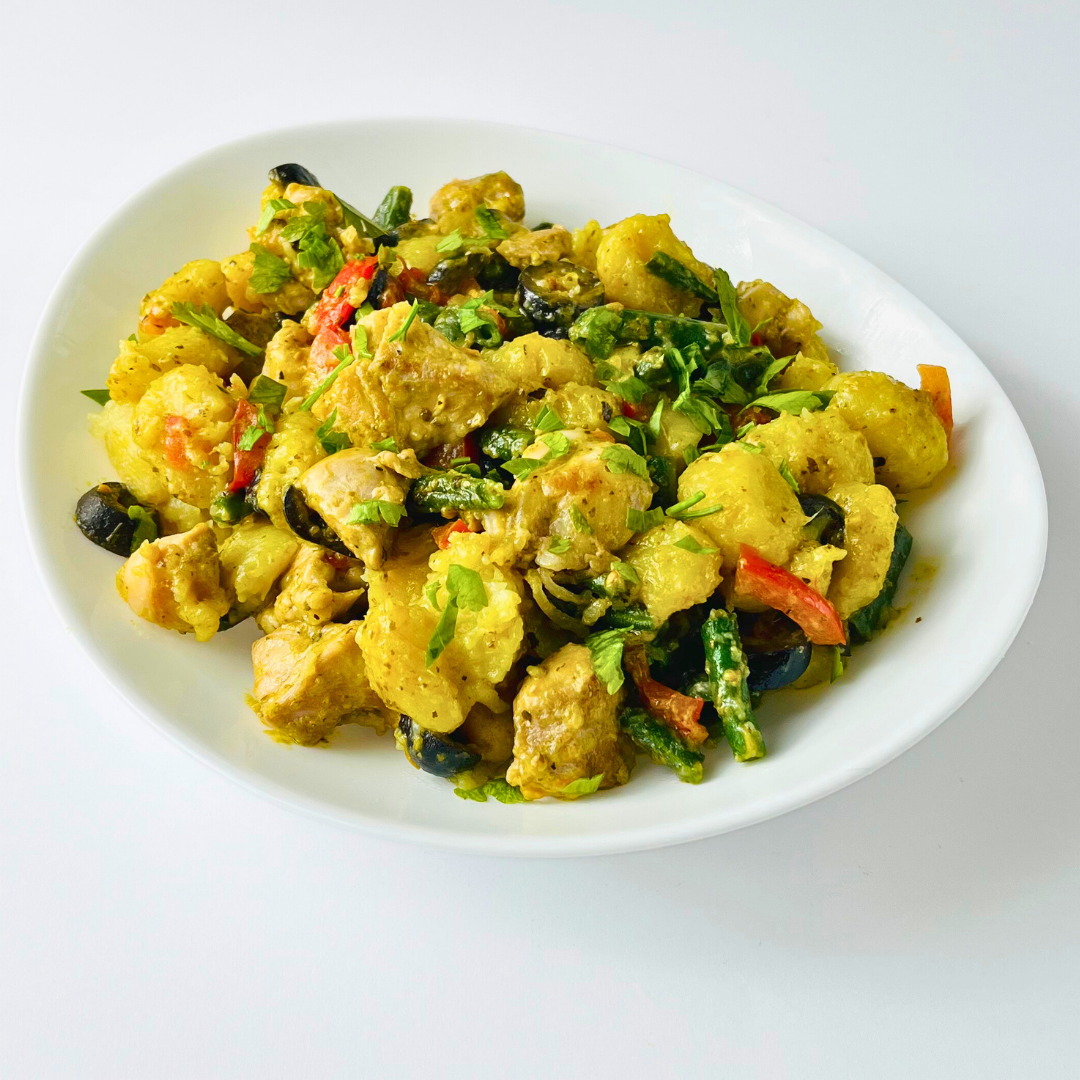 Ньокки с цыпленком, фасолью и томатно-оливковой сальсой