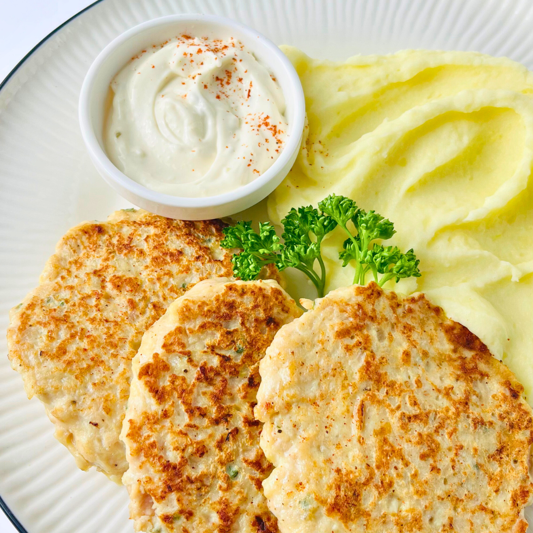 Куриные панкейки с картофелем и соусом тартар