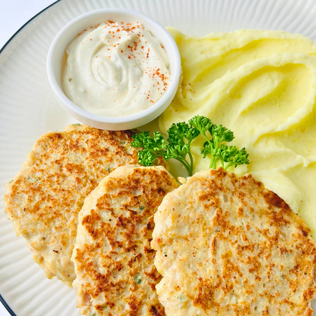 Куриные панкейки с картофелем и соусом тартар