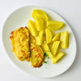 Минтай под сырной шапочкой по-французски с отварным картофелем со сливочным маслом и зеленью