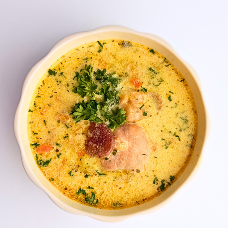 Сливочно-сырный суп с курицей, картофелем и грибами