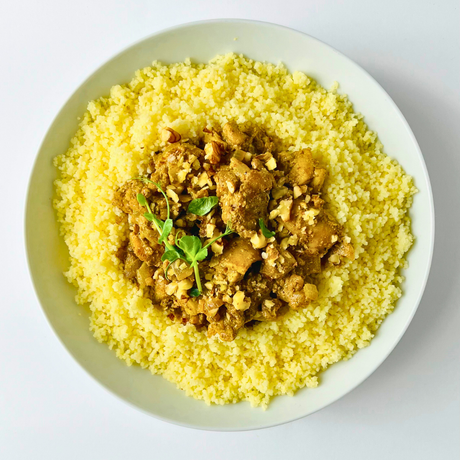 Цыплёнок фесенджан в гранатово-ореховом соусе с кускусом