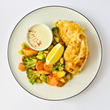 Стейк из куриной грудки с овощами в сырно-лимонном соусе