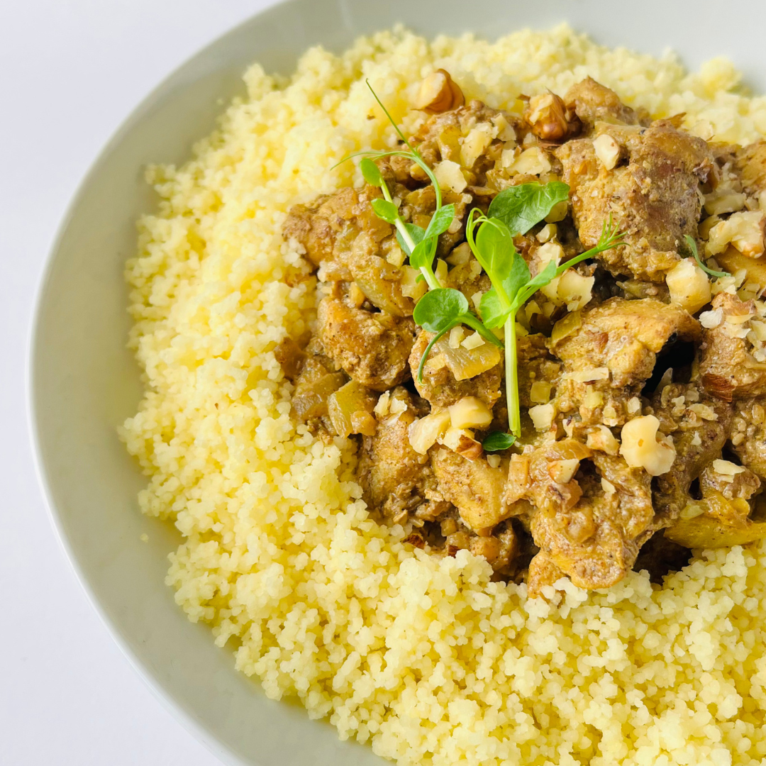 Цыплёнок фесенджан в гранатово-ореховом соусе с кускусом