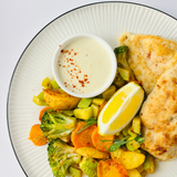 Стейк из куриной грудки с овощами в сырно-лимонном соусе