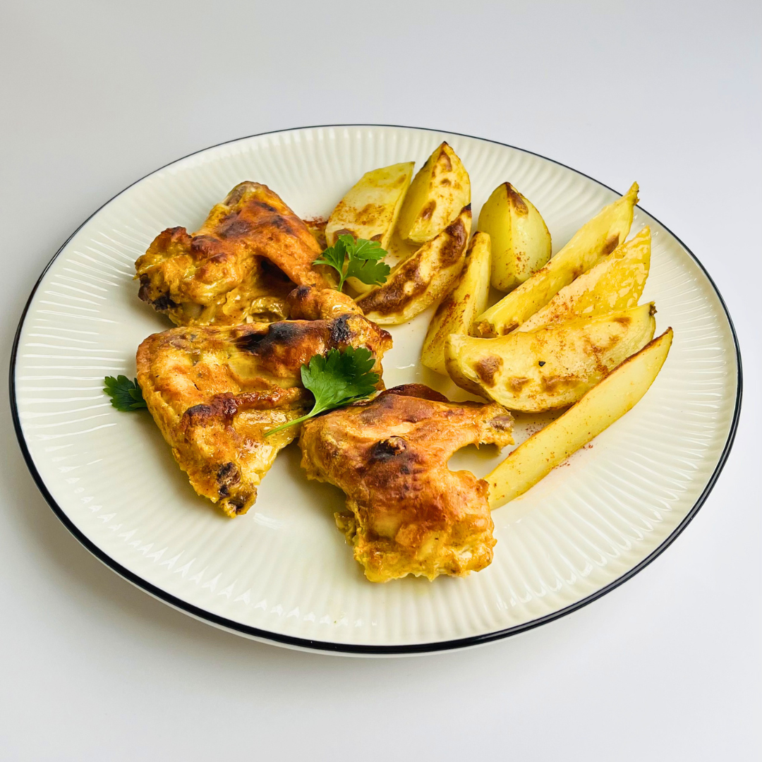 Куриные крылышки, запечённые в маринаде Калькутта, с печёным картофелем