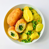 Котлета по-киевски с картофельными слайсами и зелёным горошком