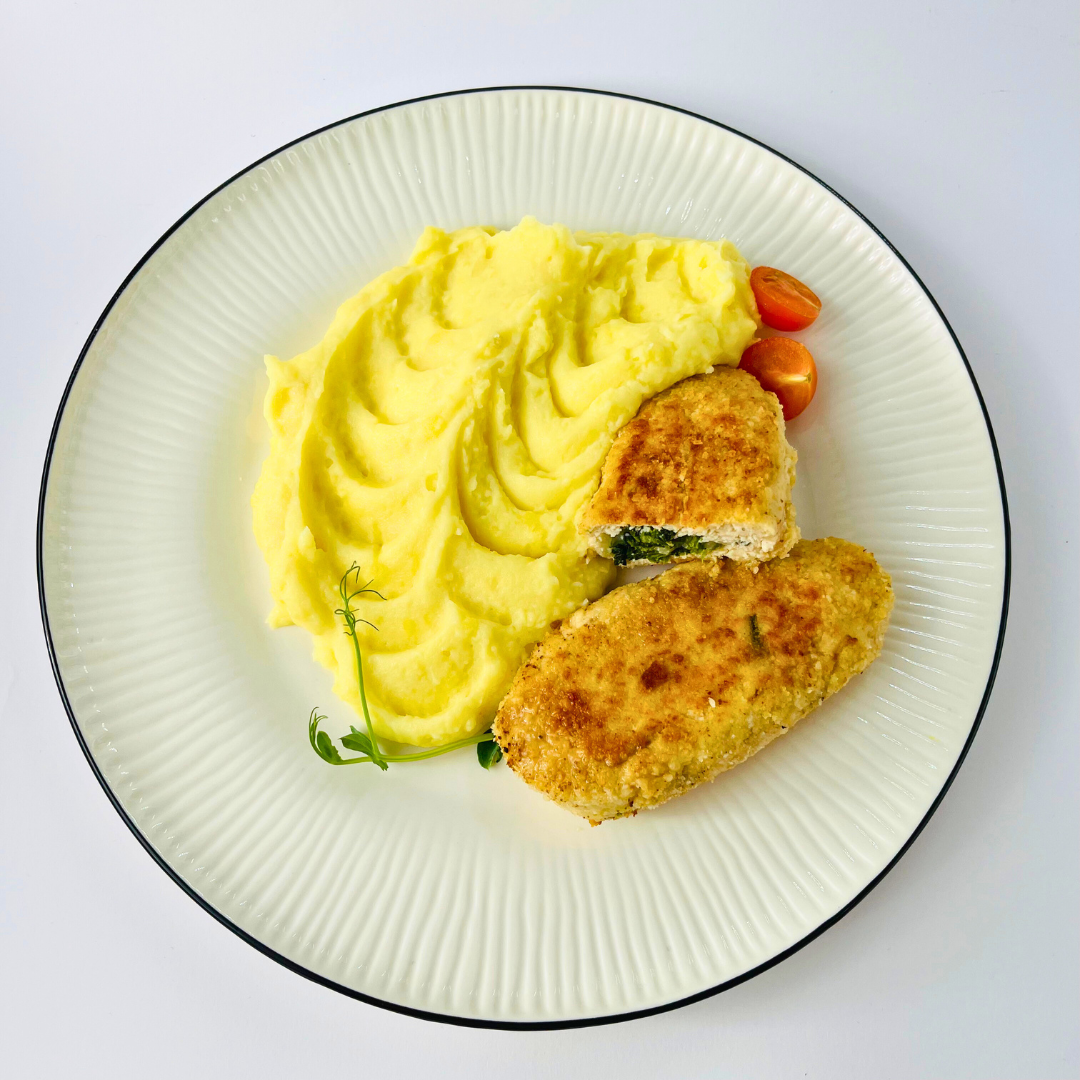 Куриные зразы с сырно-шпинатной начинкой и сливочным картофельным пюре