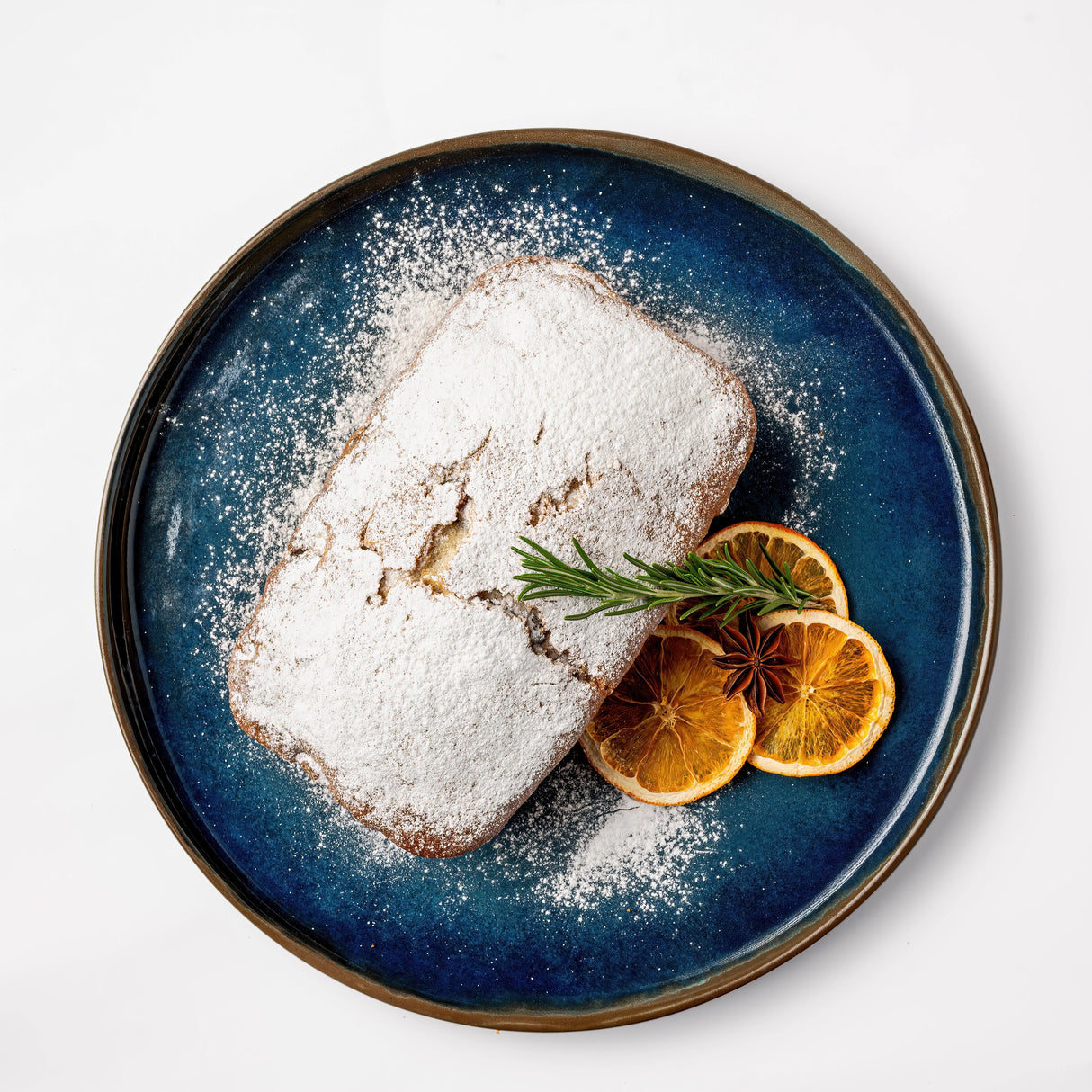 Рождественский штоллен с миндалём и нежными цукатами