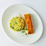 Лосось в абрикосовой карамели на подушке из томленого шпината со сливочным орзо