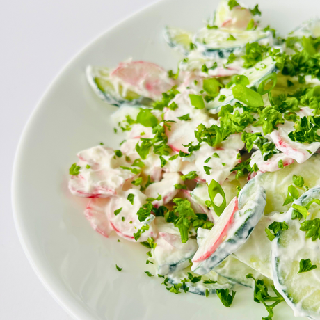 Лёгкий салат с огурцом и редисом