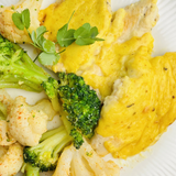 Нежная куриная грудка в соусе голландес с брокколи и цветной капустой в маринаде алио-олио