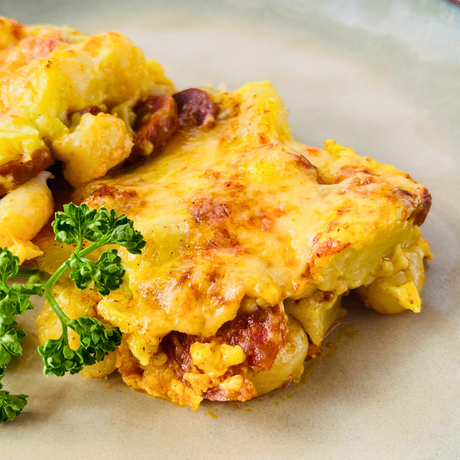 Тартифлет из картофельных ньокки с чоризо, сливочным соусом и сыром