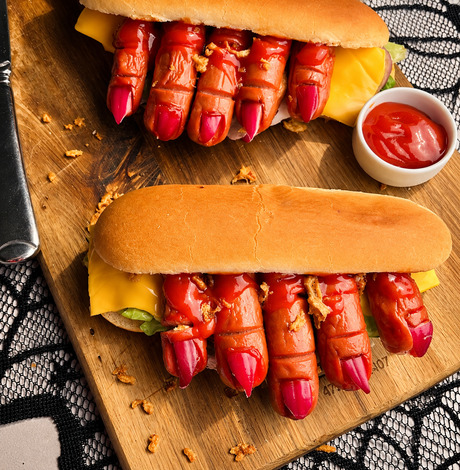 Кровавые хот-доги с пальцами ведьмы и картофелем по-деревенски