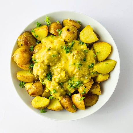 Чихиртма с мясными фрикадельками в грузинском соусе с отварным картофелем