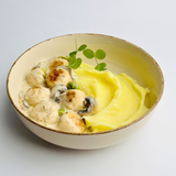 Куриные тефтельки по-строгановски с грибами и сырно-сливочным пюре