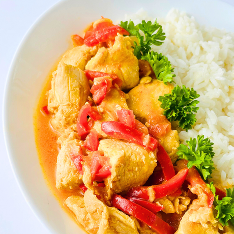 Манговый карри со сливочной курицей, помидором и рассыпчатым рисом