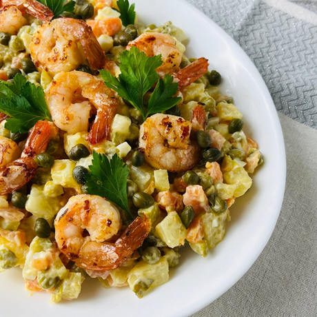 Царский Оливье с креветками, каперсами и копчёным лососем