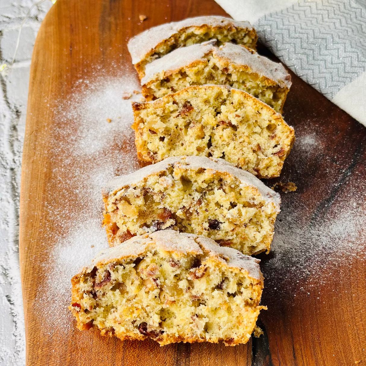 Рождественский штоллен с миндалём и нежными цукатами